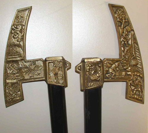 Zwei verzierte Erzberghäckel aus Messing