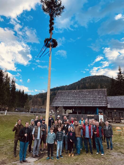 Gemeinsam vor dem Hammerwerk